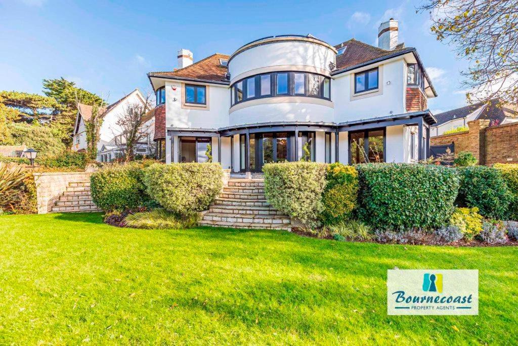 CHINE MANOR by BOURNECOAST - A Beachfront Holiday Home with a Sea View, Garden and Parking - HB9555 - Chambres d'hôtes Bournemouth