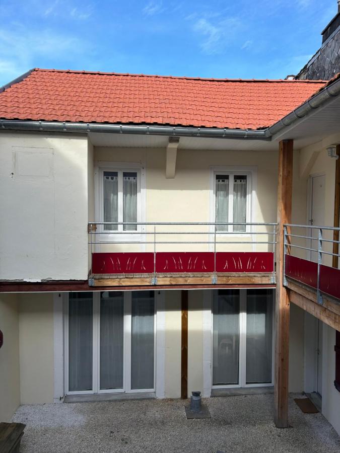 La terrasse : Appartement chic 2 chambres au coeur de Pau - B&B Pau