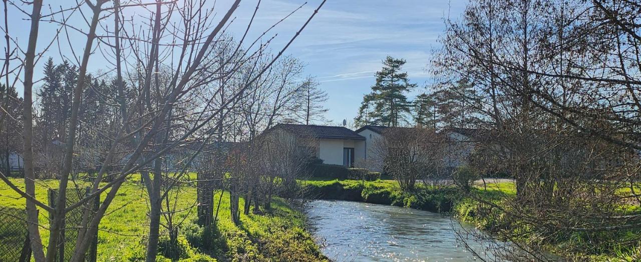 Riverside Bungalow, Villeréal - B&B Rives