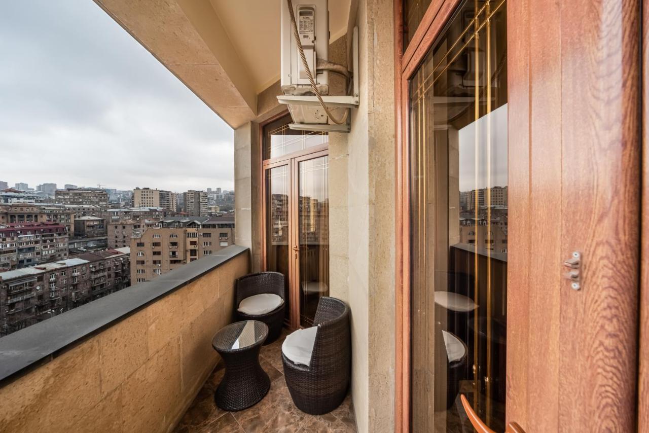 Luxury 1-BDR apartment on Arami street next to Malibu park, New Building - Chambres d'hôtes Erevan