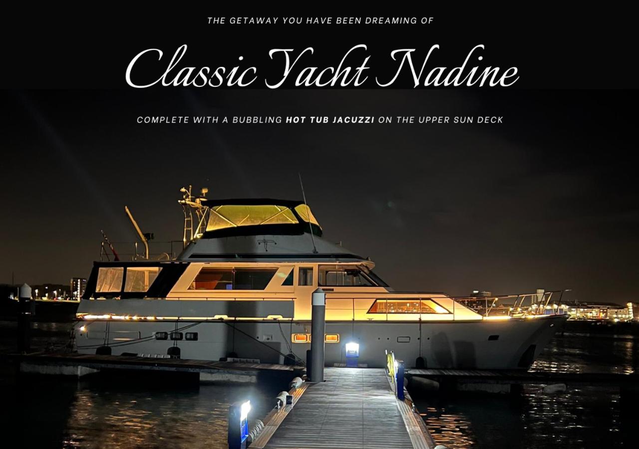 B&B Poole - Classic Yacht Nadine in Poole Harbour, Dorset, with a Hot Tub Jacuzzi - Bed and Breakfast Poole