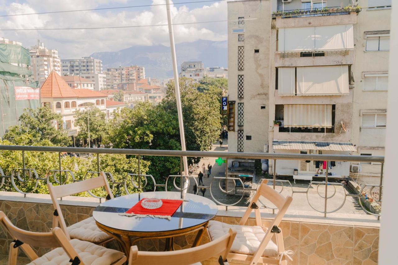 Cozy Apartment in Central Tirana - B&B