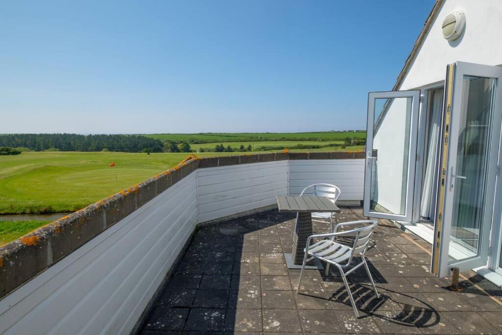 Flat 1 Mawgan Porth Golf Club - B&B