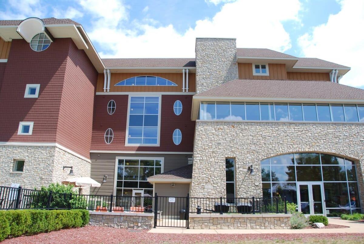 Spacious furnished suite at Peninsula Bay Resort - B&B Traverse City
