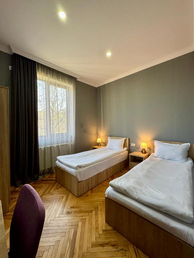 Doppel- oder Zweibettzimmer