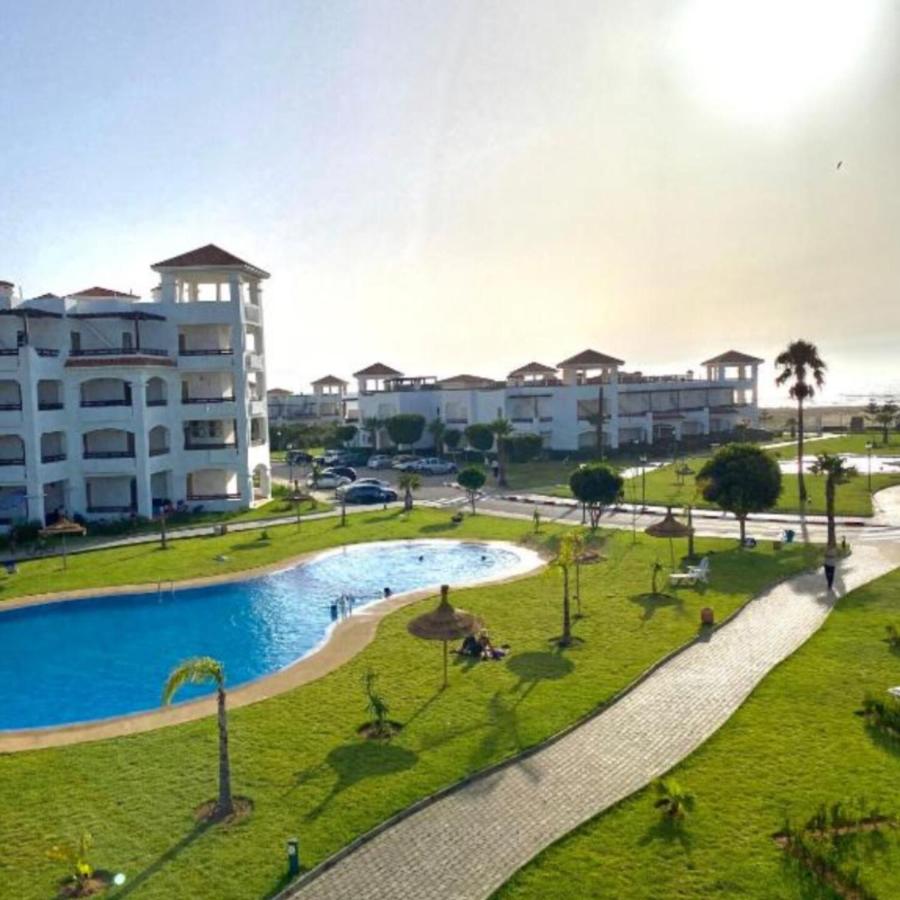 Seaside Poolside Apartment - B&B