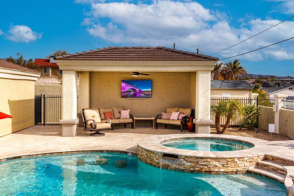 B&B Lake Havasu City - NEW Luxury Home Pool Spa Game Room Views - Bed and Breakfast Lake Havasu City