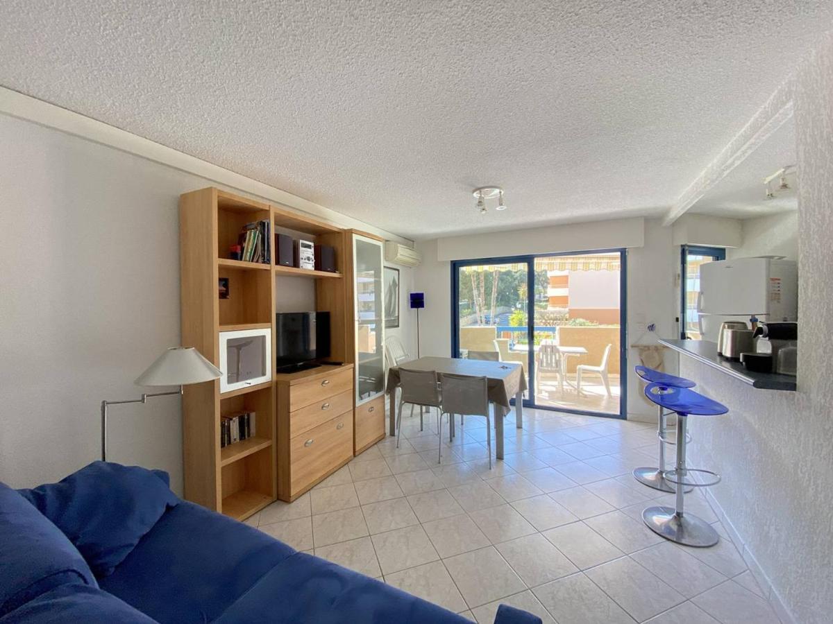Appartement climatisé avec terrasse, proche plage et commerces, parking inclus, WiFi, classé 3* - FR-1-100-332 - Chambres d'hôtes Cavalaire-sur-Mer