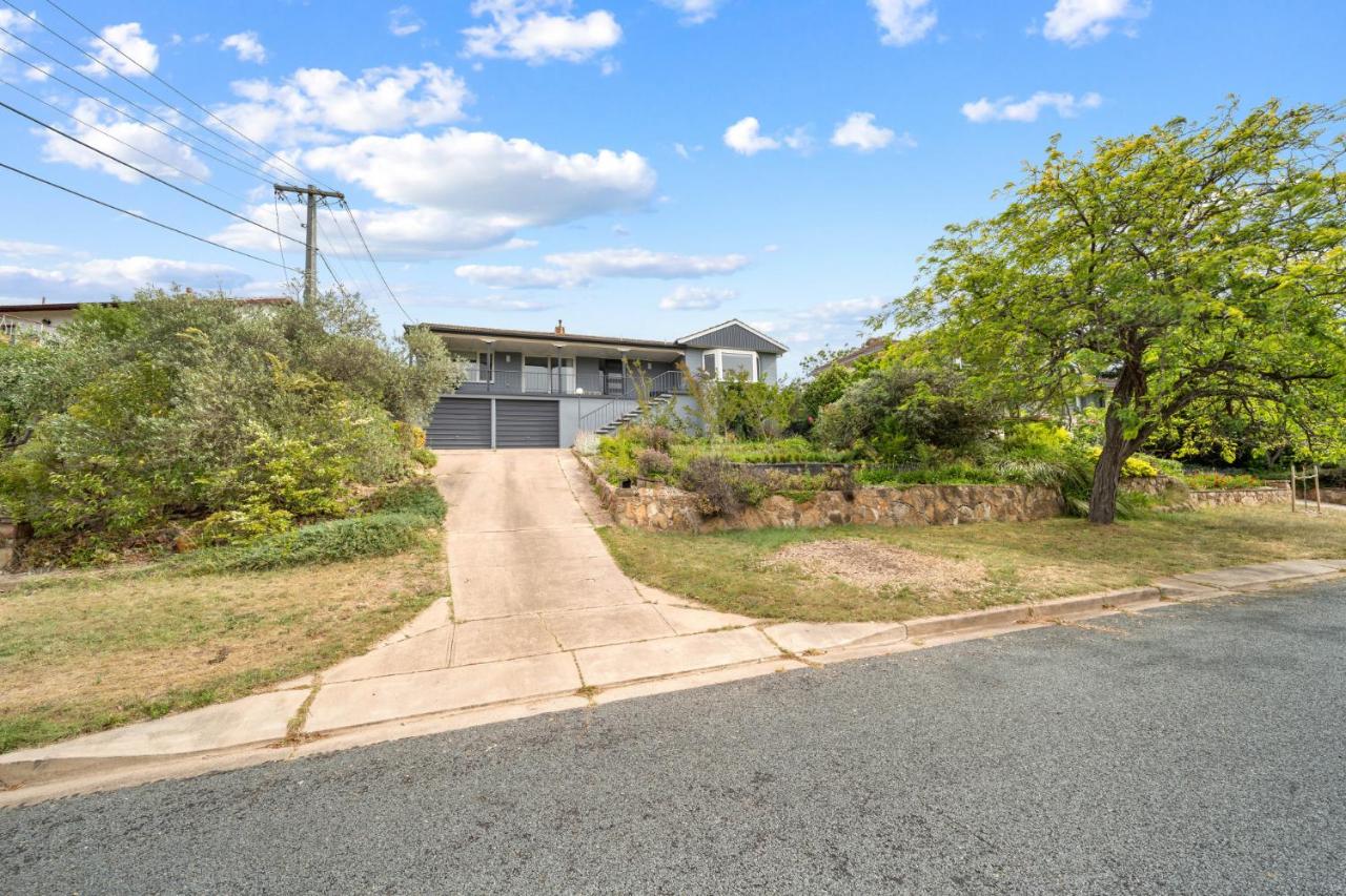 4-Bed Family Home with Spacious Backyard and BBQ - B&B