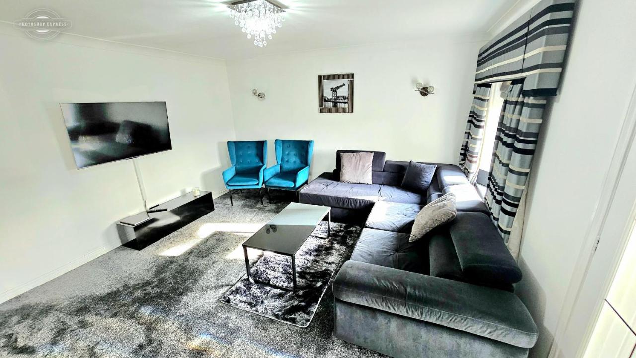 B&B Glasgow - Lovely 3 Bed Home In Glasgow with FREE Parking - Bed and Breakfast Glasgow