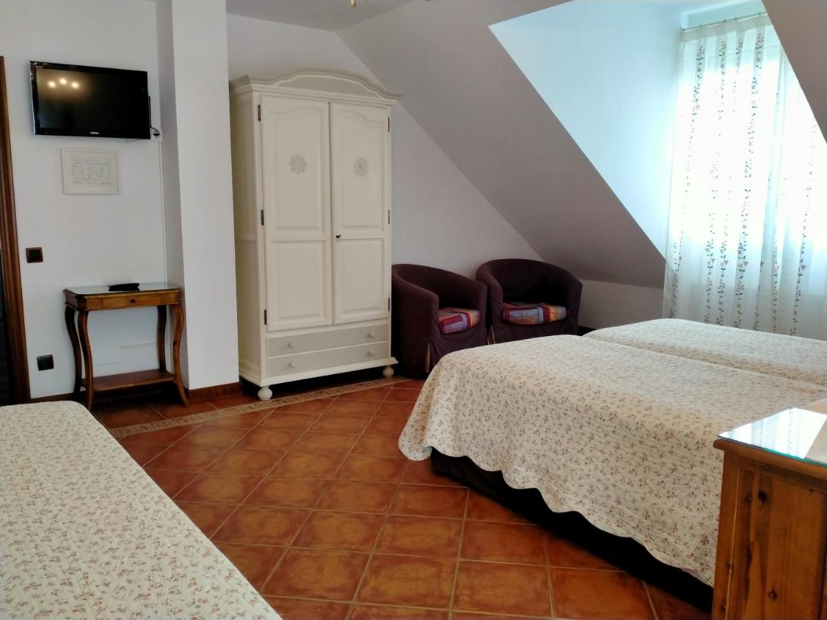 Twin Room with Extra Bed - Attic