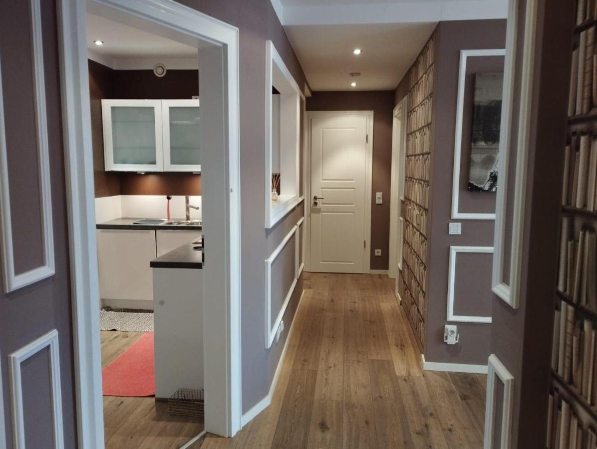 One-Bedroom Apartment with Shower