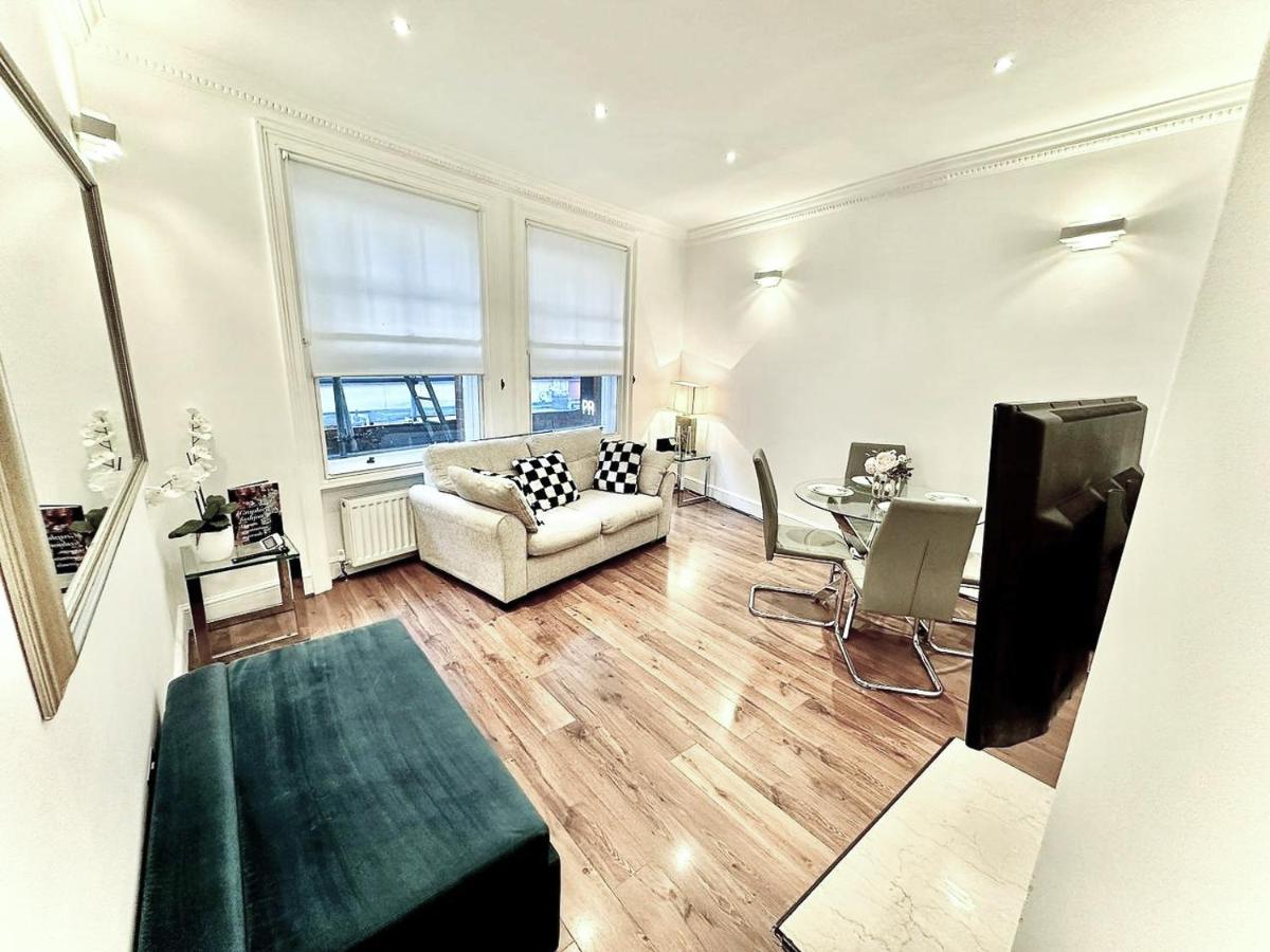 B&B Londen - Alluring 2-Bed, 2-Bath Flat on High Street Kensington, Near Kensington Palace - Bed and Breakfast Londen