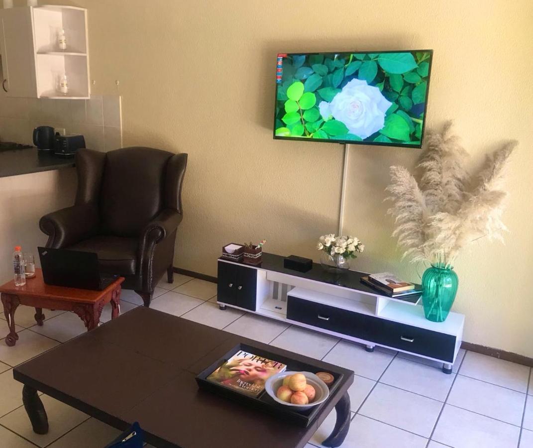 B&B Midrand - White Rose Cozy Apartment - Bed and Breakfast Midrand