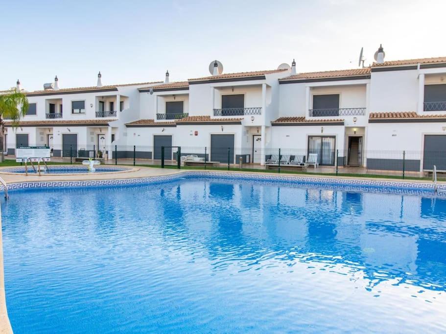 B&B Albufeira - Magnólia O House - Pool View & Privat Garden & Garage - Bed and Breakfast Albufeira