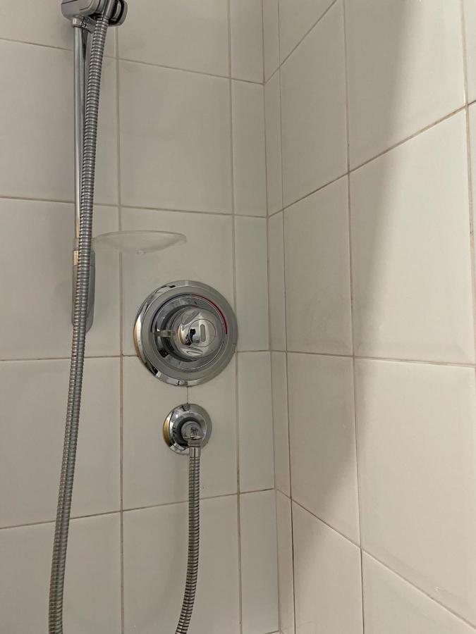 Airport house , Speke - B&B