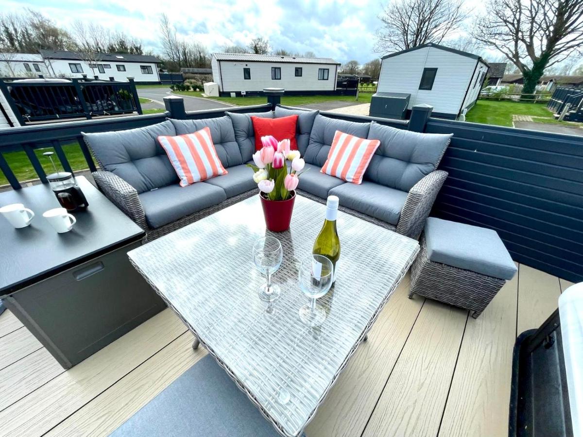 B&B South Cerney - Norfolk Lodge, Private Hot tub - Bed and Breakfast South Cerney