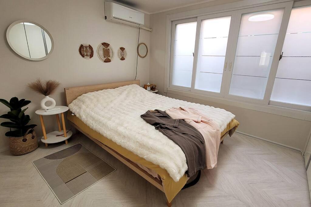 Potato apartment nearby downtown, no parking, 4th floor, no elevator, pets allowed - Chambres d’hôtes