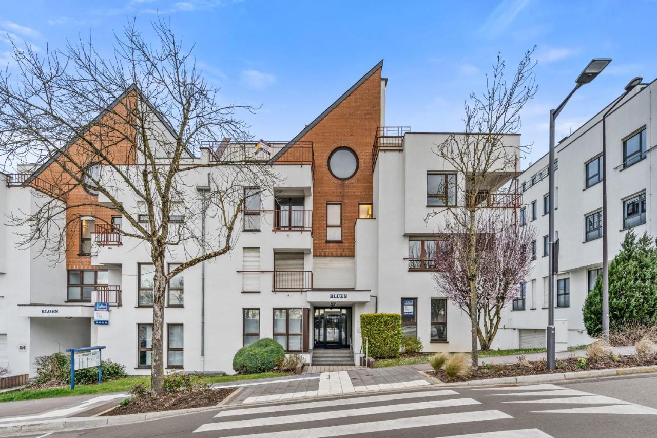 Stylish Studio with King Bed, Balcony and Full Kitchen - B&B