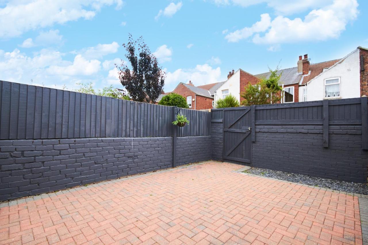 Fantastic Five Bedroom House By PureStay Short Lets & Serviced Accommodation South Yorkshire With Parking - Bed and Breakfast
