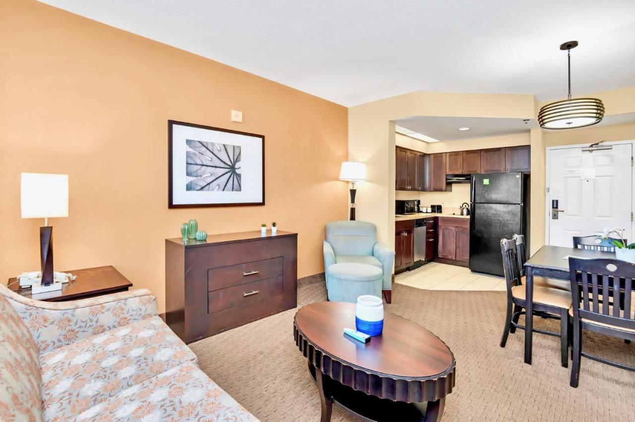 B&B Orlando - Condo Close to Universal Studios - Pool Hot Tub - Bed and Breakfast Orlando