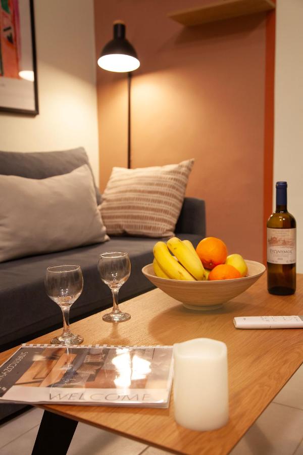 Aris123 by Smart Cozy Suites - Apartments in the heart of Athens - 5 minutes from metro - Available 24hr - Bed and Breakfast