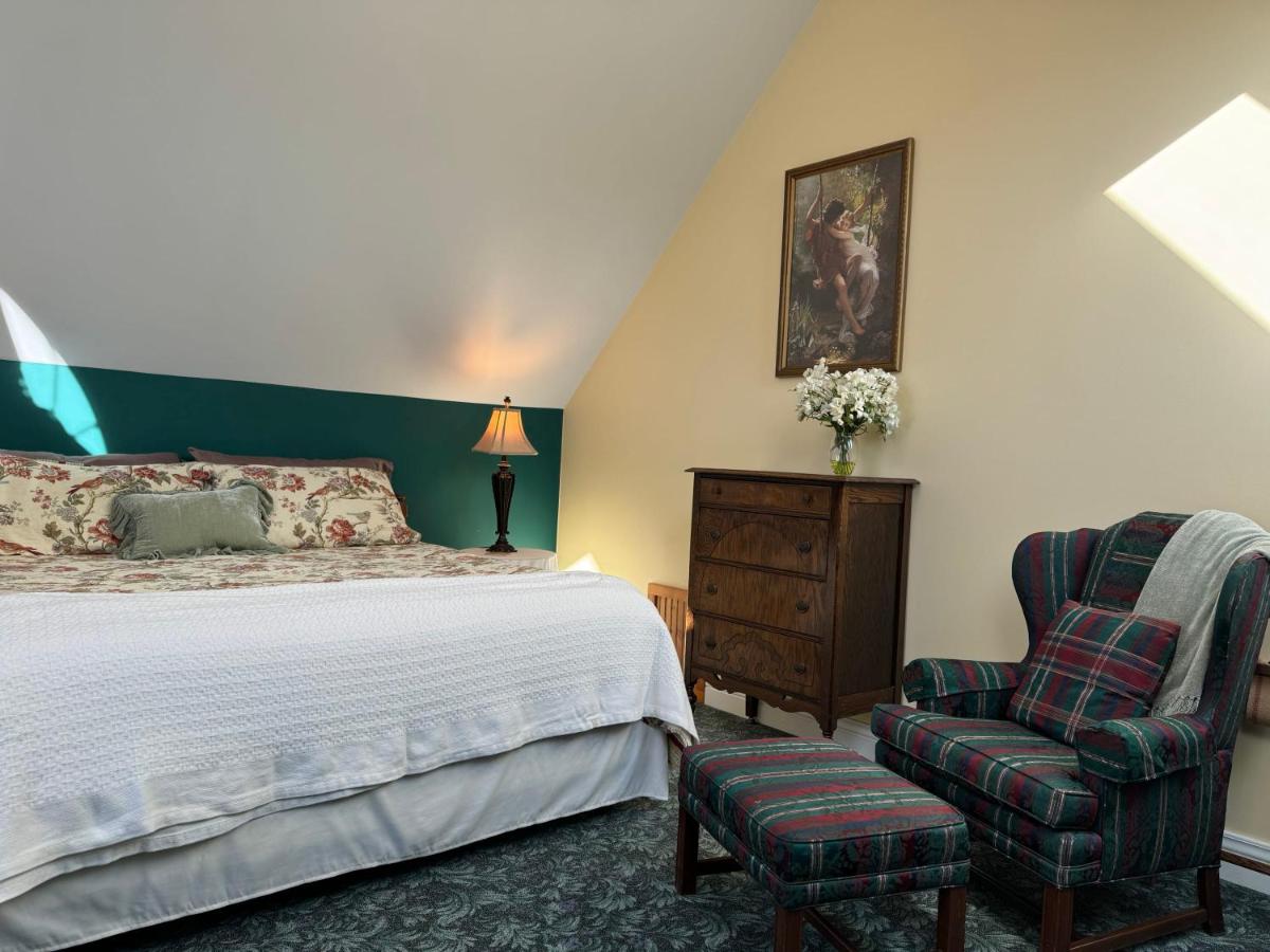 Deluxe King Suite