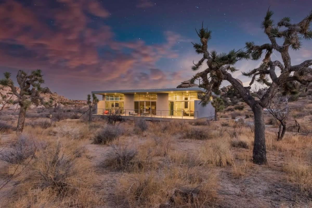 Hi-Desert Fade- Surrounded by Boulders w Cold Tub - B&B Pioneertown