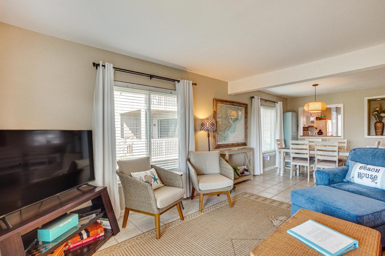 Harbor Island Condo with Deck - Steps to Beach! - B&B