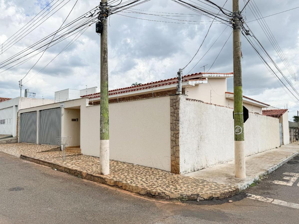 Casa Completa com Churrasqueira em Patos de Minas - B&B