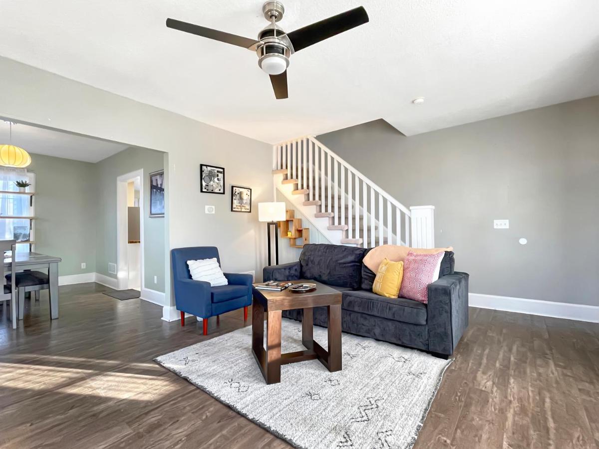 2br Family Charmer Duplex Near Drake - B&B