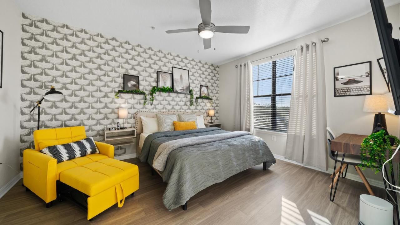 Stylish 2BR Corporate Stay Pool Balcony #2 - B&B Tampa