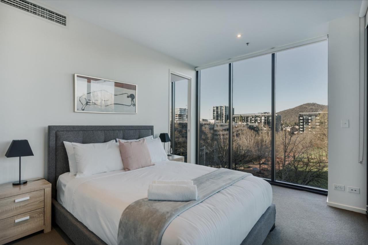 Apartment with Pool View