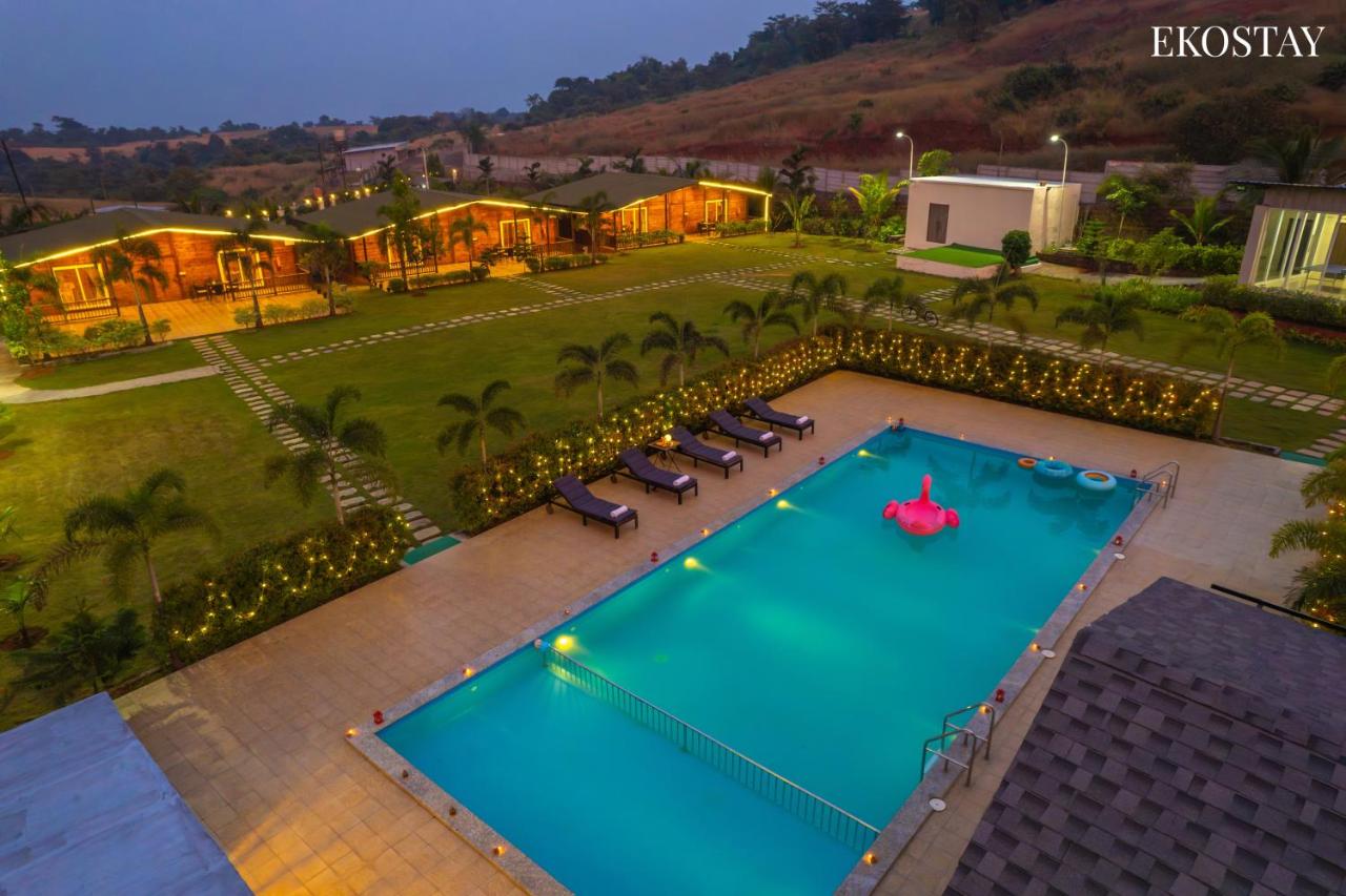 B&B Karjat - EKOSTAY Luxe - Woodstock Villa I 2 Acre Property I Cricket Turf I Party Friendly - Bed and Breakfast Karjat