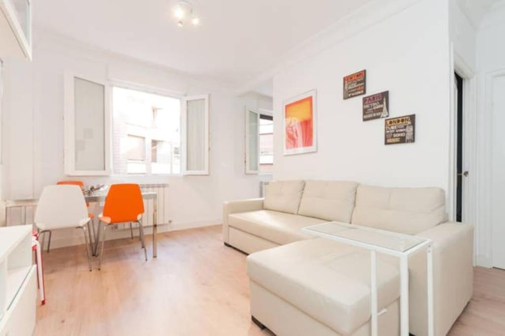 Luminosa y con terraza: Playa Surf Cine ESS01935 - Ferienwohnung Donostia / San Sebastián