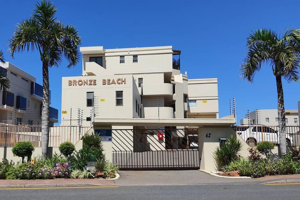 24 Bronze Beach 2 bedroom beach front sea view apartment - B&B