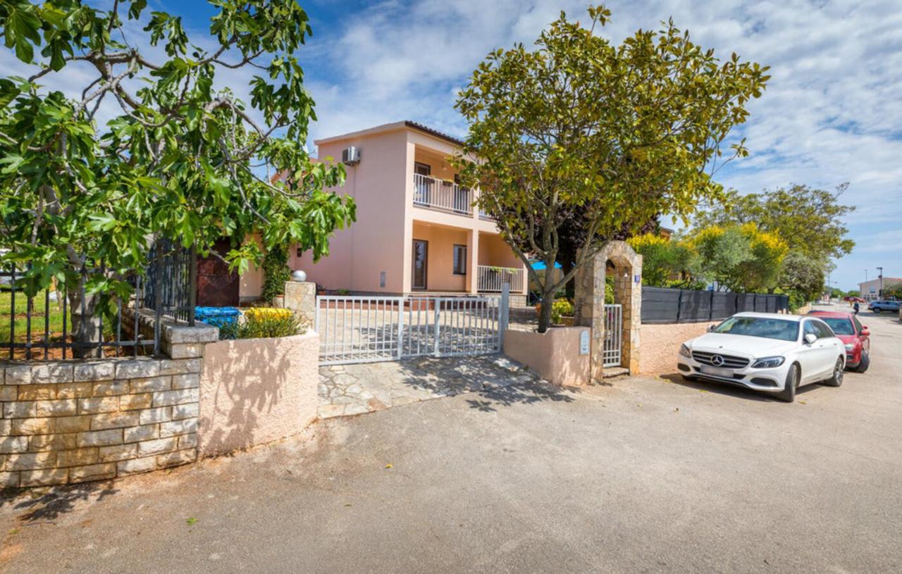 Villa Ketty in Fažana with playground, sea view and private pool - Ferienwohnung Fazana
