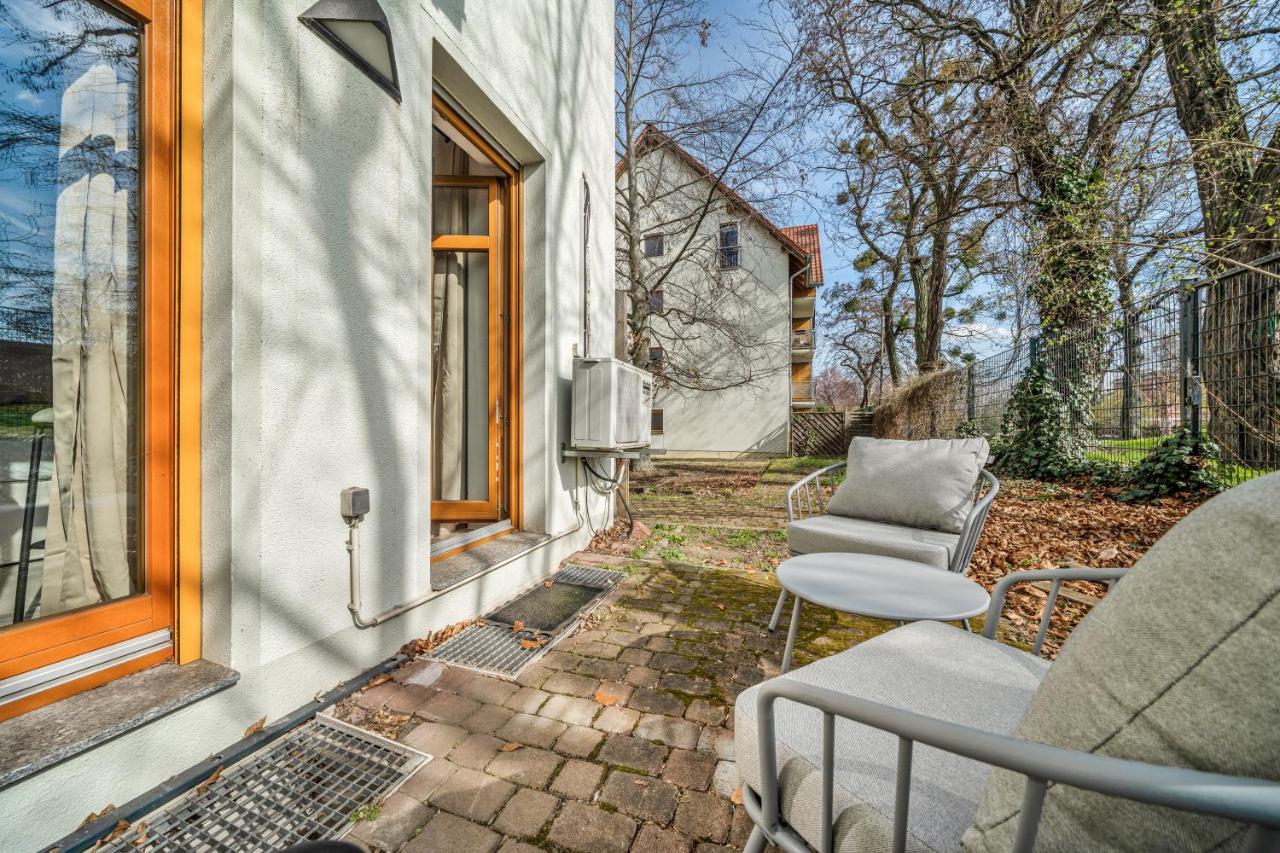 LeHaStays - Apartments Buckau 16a I Küche I Smart TV mit Netflix I toller Innenhof - Chambres d'hôtes Magdebourg