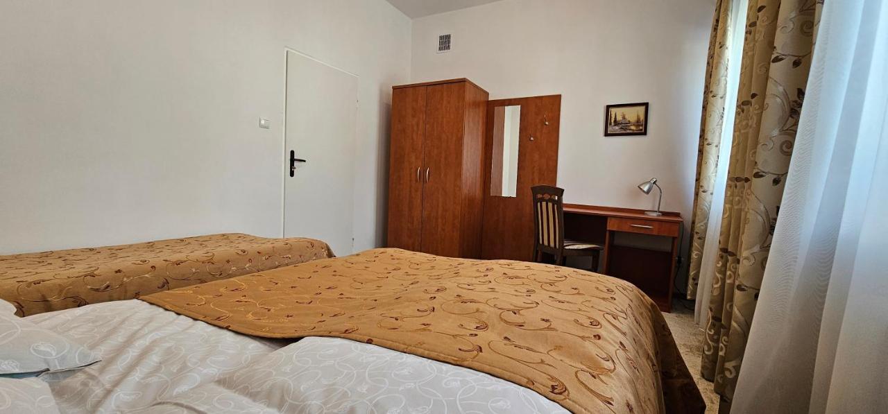 Camera Tripla Basic con Bagno in Comune