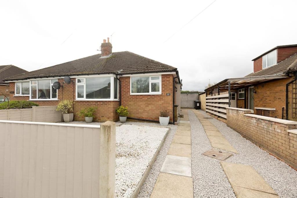 WOODFIELD ROAD - Two bed in Harrogate with cosy living room fire. - Ferienwohnung