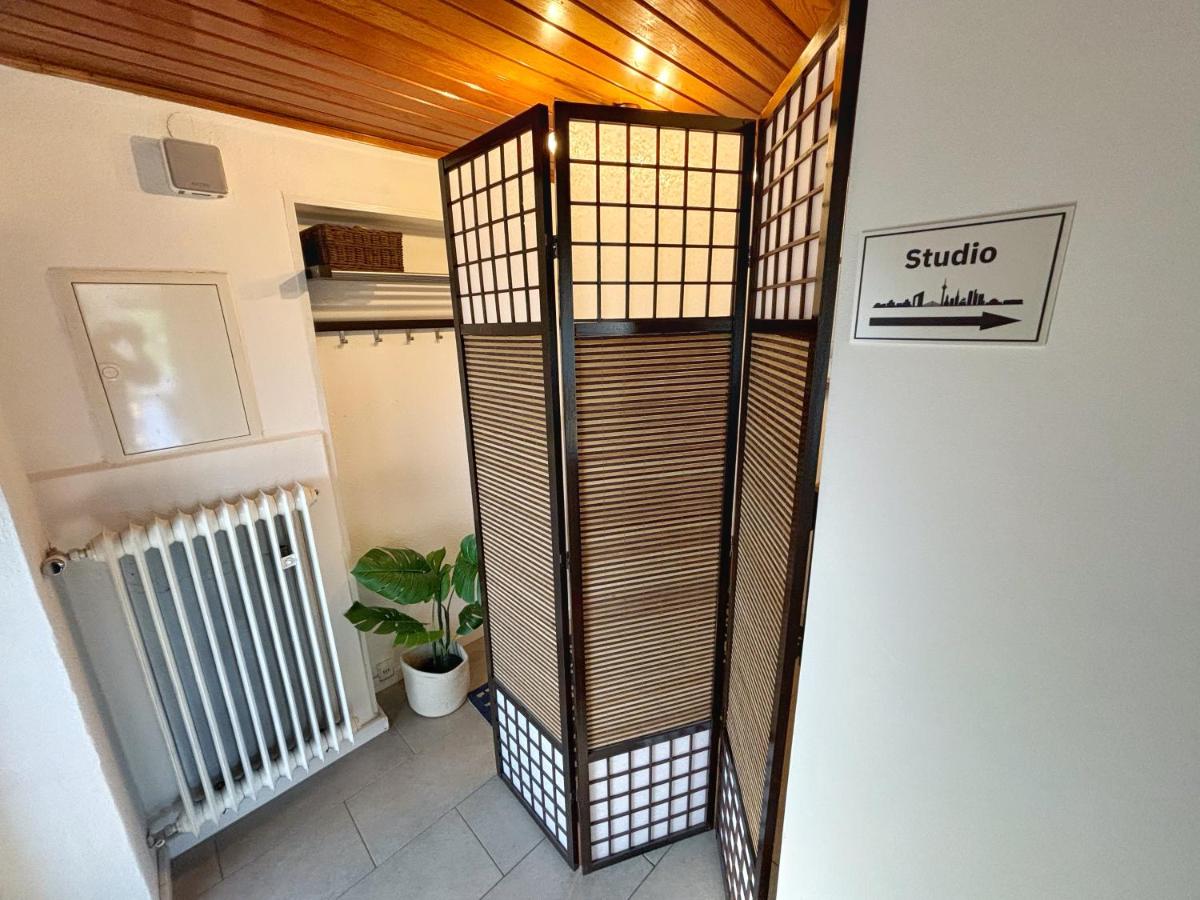 Quiet Garden-View Studio Apartment - Ferienwohnung Düsseldorf