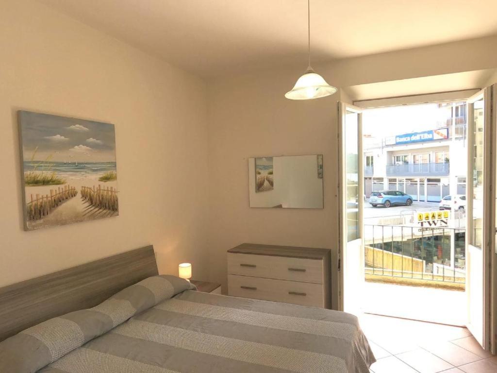 Carlo in una posizione strategica sul Porto - B&B Portoferraio