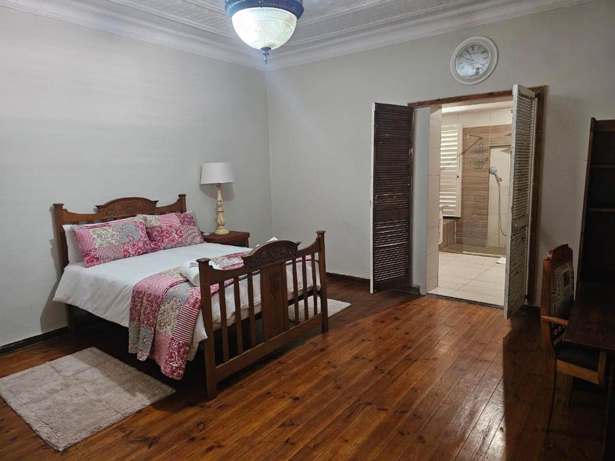 Luxury Queen Room