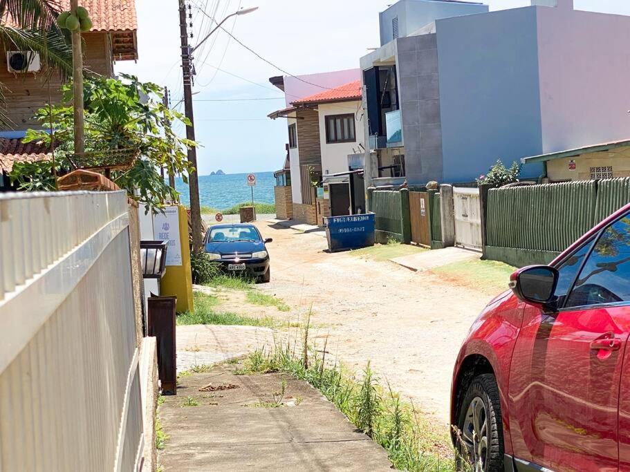 Casinha Quadra Mar a 10 min do Beto Carrero! - B&B Penha