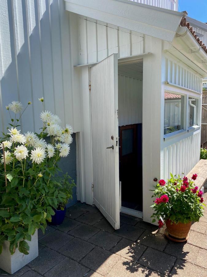 Accommodation for 2 in the center city of Lysekil - B&B
