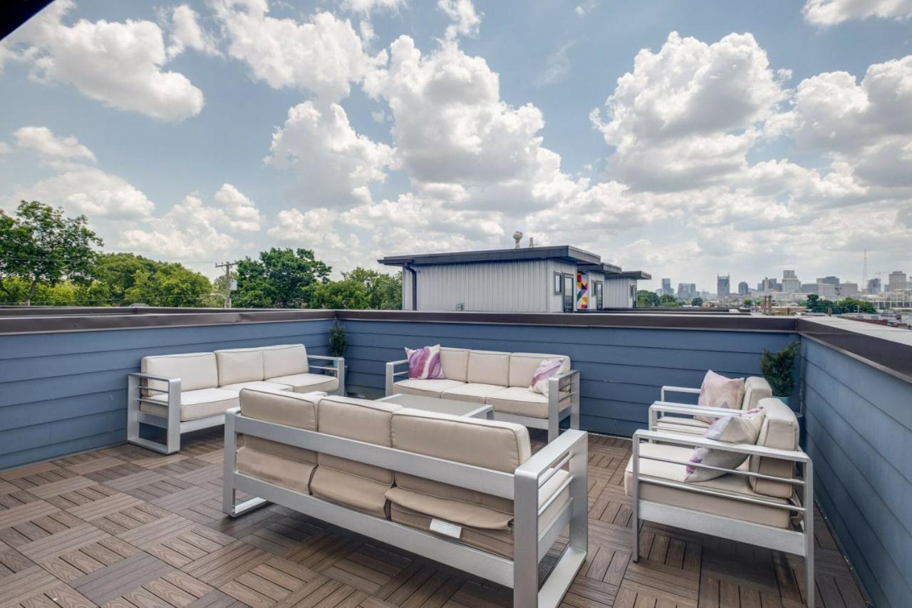 Modern Townhome, w/ Downtown Views, Rooftop Deck only 6min to Broadway - Bed and Breakfast