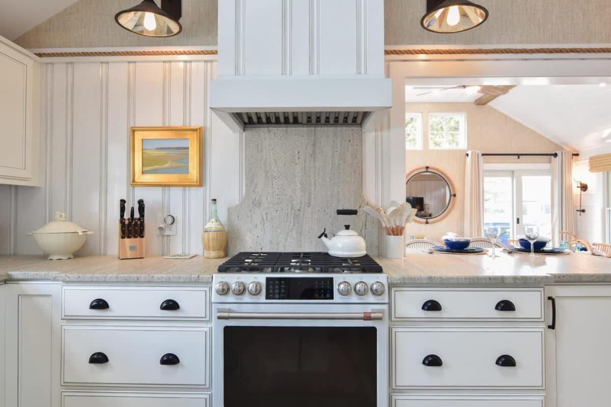 Designed for vacation Easy 0 3 mi walk to Grey Neck Beach - B&B Harwich