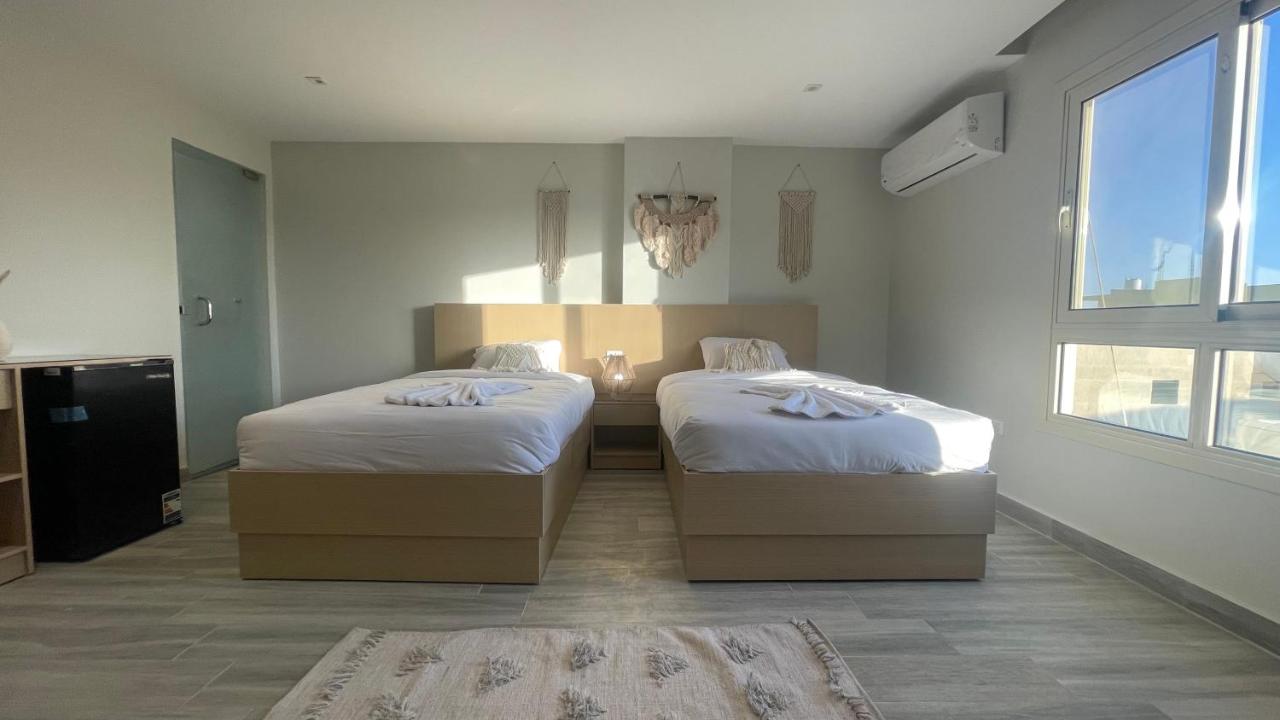 Superior Twin Room with Pyramids View
