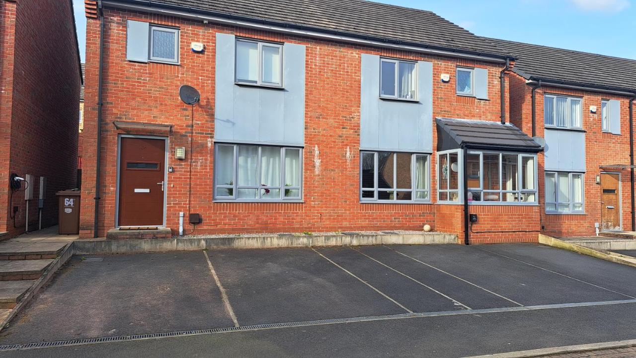 Tropical Sun Homes - Beautiful spacious 3 bed home in a serene environment with free parking for 2 cars - B&B