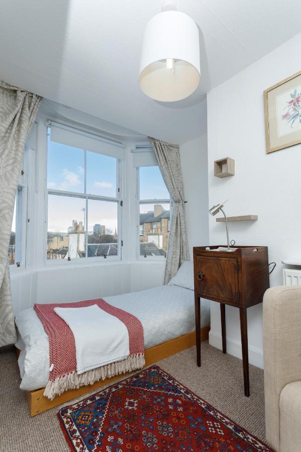 Basic Triple Room with Shared Bathroom